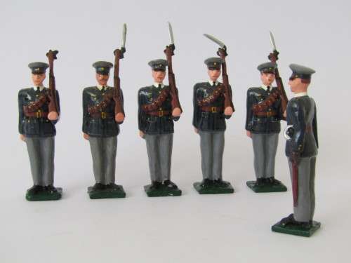 Vintage boxed set of 6 "South African Police 1965" lead toy soldier figures,6cm