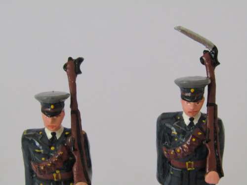 Vintage boxed set of 6 "South African Police 1965" lead toy soldier figures,6cm