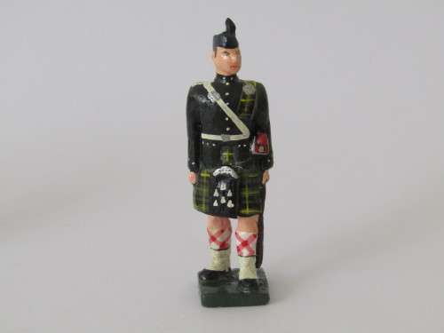 Vintage boxed set of 6 "Cape Town Highlanders 1885" lead toy soldiers figures, 6cm