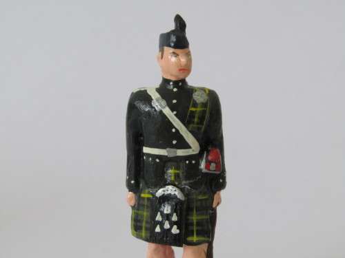Vintage boxed set of 6 "Cape Town Highlanders 1885" lead toy soldiers figures, 6cm