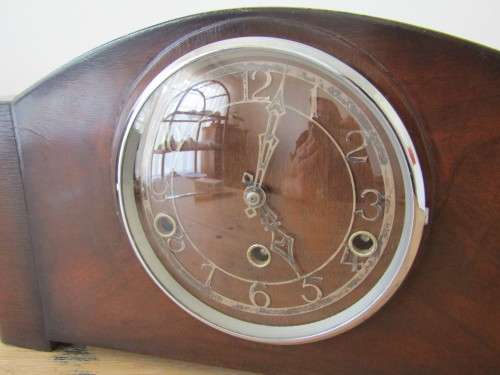 Vintage 1946 Art Deco Enfield mahogany veneered Mantle Clock with pendulum and plaque, 40cm, working