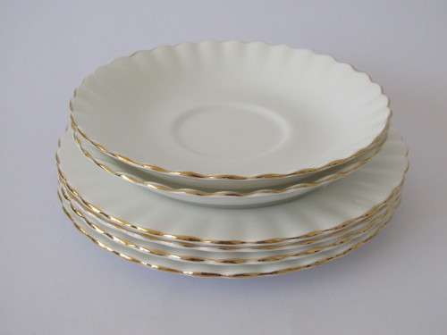 6 x Royal Albert Val D'or Plates and Saucers, excellent condition