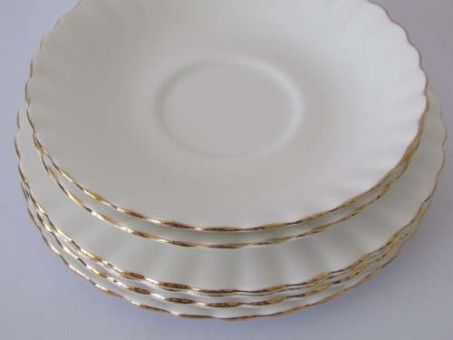 6 x Royal Albert Val D'or Plates and Saucers, excellent condition