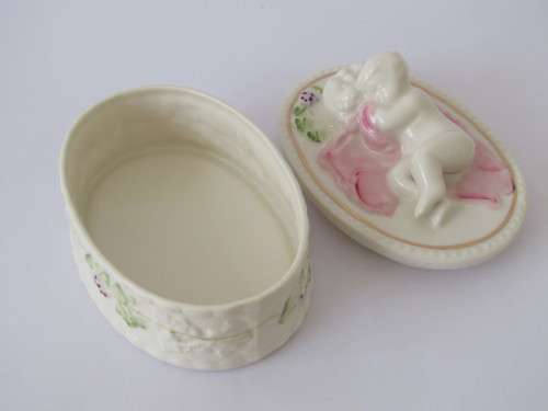 Vintage Belleek porcelain Trinket box with lid and cute decoration, Ireland, 12cm x 8cm, excellent