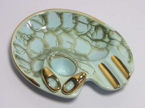 3 Beautiful vintage Delft brass and porcelain Jugs and 1 Ashtray in excellent condition 12cm to 19cm