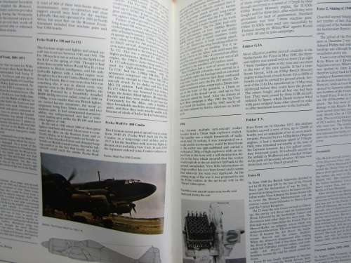 Book - Encyclopedia of World war 2 by John Keegan 1981, hard cover, 256 pages, excellent condition