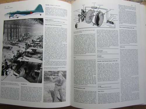 Book - Encyclopedia of World war 2 by John Keegan 1981, hard cover, 256 pages, excellent condition