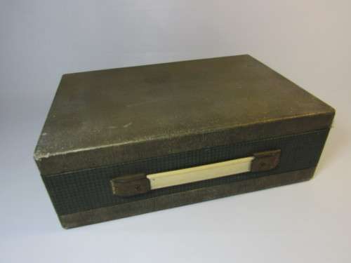 Vintage 1950's Retro Vidor portable valve Radio, wood and enamel construction, 34cm x  23cm x 11cm