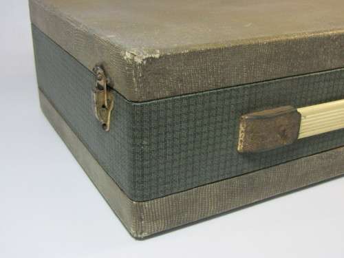 Vintage 1950's Retro Vidor portable valve Radio, wood and enamel construction, 34cm x  23cm x 11cm