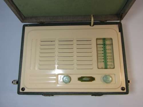 Vintage 1950's Retro Vidor portable valve Radio, wood and enamel construction, 34cm x  23cm x 11cm