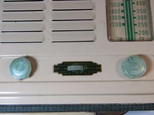Vintage 1950's Retro Vidor portable valve Radio, wood and enamel construction, 34cm x  23cm x 11cm