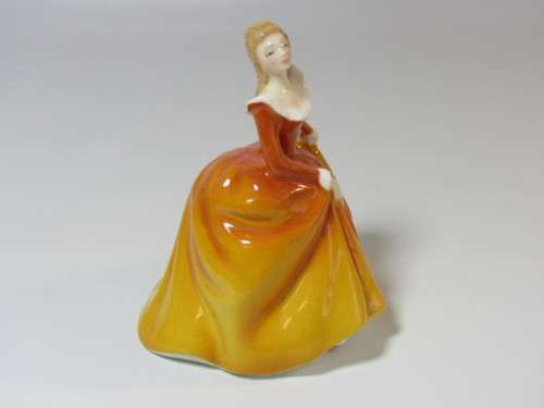 Exquisite vintage 1965 original Royal Doulton figurine "Fragrance" HN3220, 9cm tall, pristine cond.
