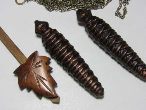 German mechanical Black Forest Cuckoo Clock with pendulum and weights and in excellent working cond.