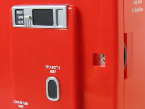 Vintage 1992 original Coca Cola AM/FM Radio "Vending Machine", boxed, like new, 18cm