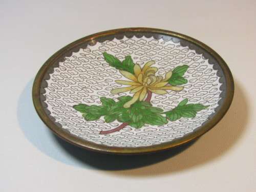 Vintage lot of 2 Cloisonne items, Plate and Salt Shaker, in excellent condition, 10cm and 4cm