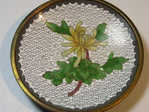 Vintage lot of 2 Cloisonne items, Plate and Salt Shaker, in excellent condition, 10cm and 4cm