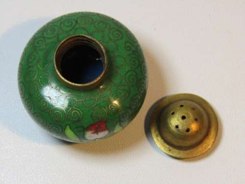 Vintage lot of 2 Cloisonne items, Plate and Salt Shaker, in excellent condition, 10cm and 4cm