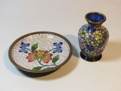 Vintage lot of 2 Cloisonne items, Plate and Vase, in excellent condition, 9.5cm and 7cm
