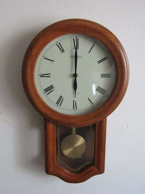 Vintage wooden Seiko quartz Wall Clock with Pendulum, excellent condition, 48cm x 29cm