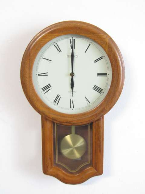 Vintage wooden Seiko quartz Wall Clock with Pendulum, excellent condition, 48cm x 29cm