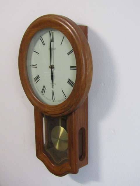 Vintage wooden Seiko quartz Wall Clock with Pendulum, excellent condition, 48cm x 29cm