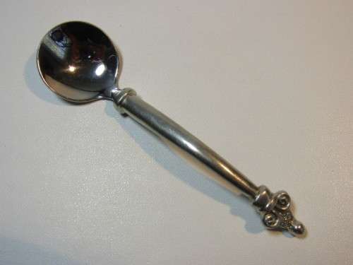 Vintage original Carol Boyes Sugar Spoon in excellent condition, 10cm long