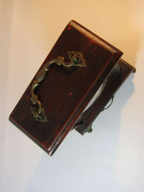 Wooden quartz Mantle Clock with Drawer and on Lion Claw Feet, excellent and working, 27cm x 18cm