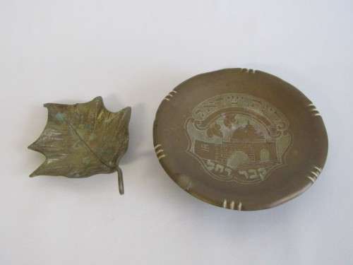 Lot of 2 very old solid brass items, 1948 Poinsettia Leaf tray and footed Bowl
