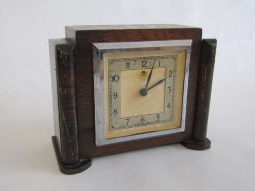 Nintage original electrical wooden Temco Desk / Mantel Clock Eng in excellent condition, 17cm x 14cm