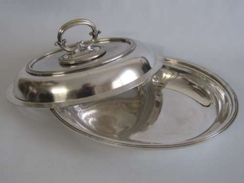 Vintage Oval silverplated Serving Dish with Lid and removeable handle, 29cm x 22cm, excellent cond.