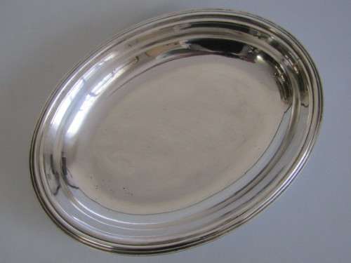 Vintage Oval silverplated Serving Dish with Lid and removeable handle, 29cm x 22cm, excellent cond.