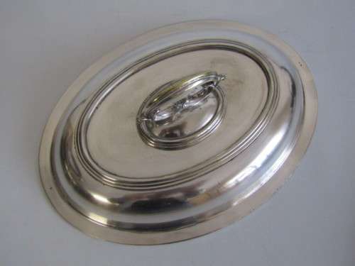 Vintage Oval silverplated Serving Dish with Lid and removeable handle, 29cm x 22cm, excellent cond.