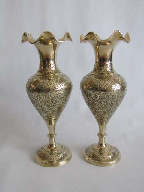 Vintage lot of two solid brass decorated Vases, India, excellent condition, 25cm high