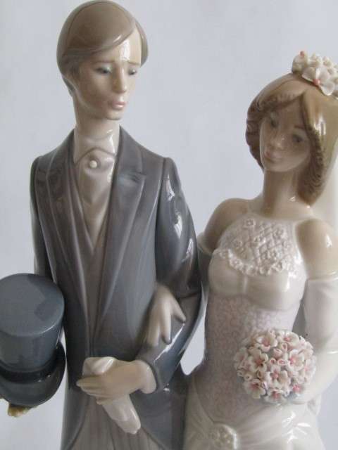 Large vintage original Lladro Figurine, 1982, F-16A "Bride and Groom", 31cm high
