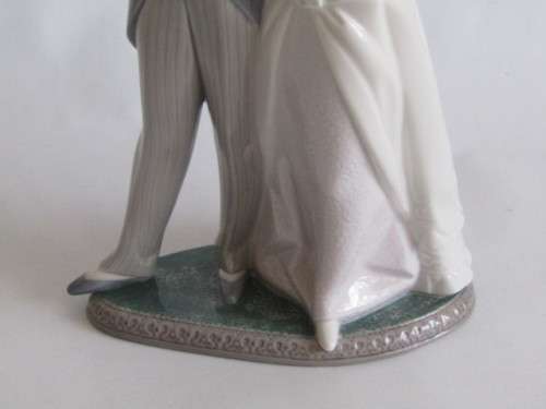 Large vintage original Lladro Figurine, 1982, F-16A "Bride and Groom", 31cm high
