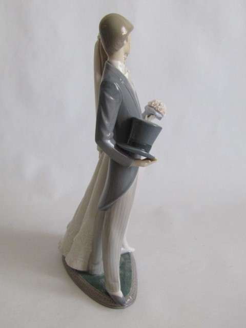 Large vintage original Lladro Figurine, 1982, F-16A "Bride and Groom", 31cm high