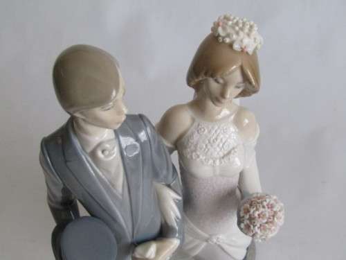 Large vintage original Lladro Figurine, 1982, F-16A "Bride and Groom", 31cm high