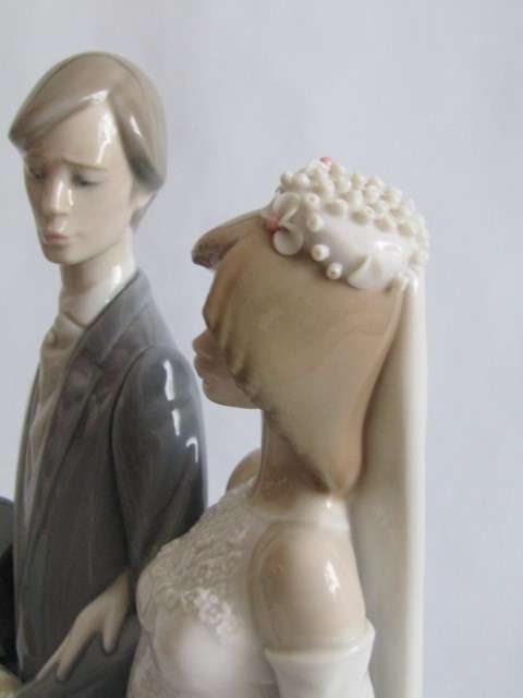 Large vintage original Lladro Figurine, 1982, F-16A "Bride and Groom", 31cm high
