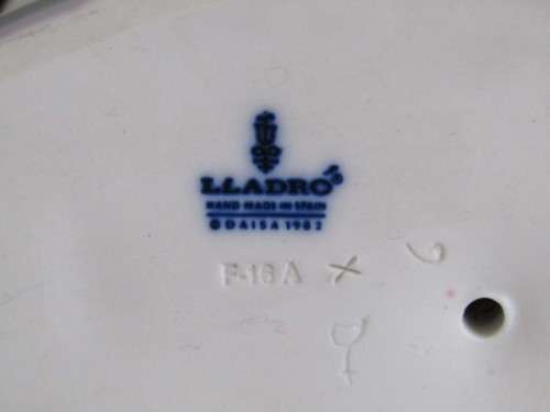 Large vintage original Lladro Figurine, 1982, F-16A "Bride and Groom", 31cm high