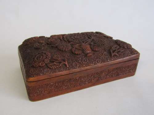 Vintage carved wooden Box with hinged lid, high detail, 20cm x 12cm x 5cm, excellent condition