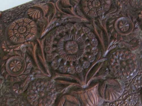 Vintage carved wooden Box with hinged lid, high detail, 20cm x 12cm x 5cm, excellent condition