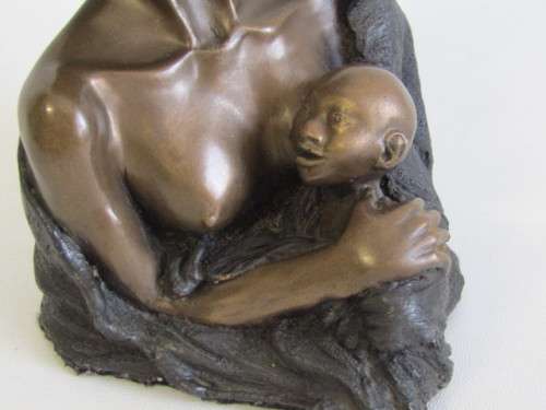 Vintage Signed Bronzed resin Figurine of a Woman holding a Baby in excellent condition, 17cm high