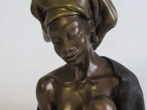 Vintage Signed Bronzed resin Figurine of a Woman holding a Baby in excellent condition, 17cm high