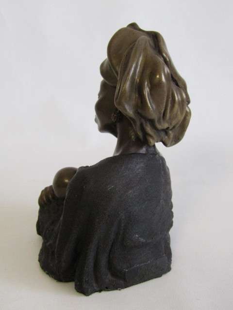 Vintage Signed Bronzed resin Figurine of a Woman holding a Baby in excellent condition, 17cm high
