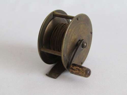Antique late 1800's brass Fishing Reel with original Line, working condition, 6cm *Crazy R1 start*