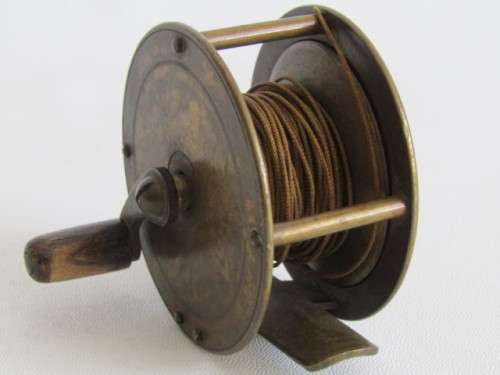 Antique late 1800's brass Fishing Reel with original Line, working condition, 6cm *Crazy R1 start*