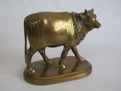 Vintage solid Indian Brass Cow ornament in excellent and aged condition, 18cm x 16cm and is 2kg