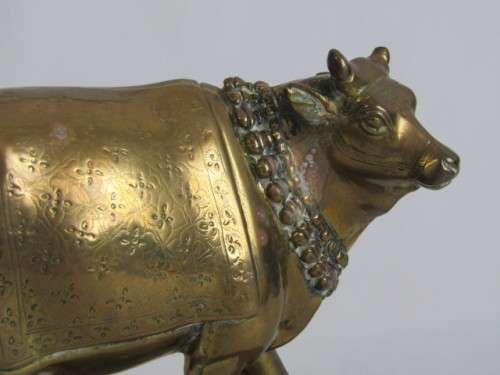Vintage solid Indian Brass Cow ornament in excellent and aged condition, 18cm x 16cm and is 2kg