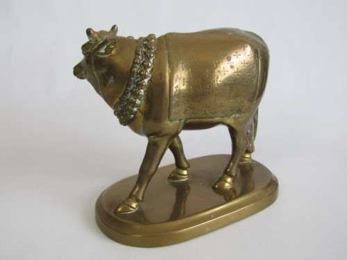Vintage solid Indian Brass Cow ornament in excellent and aged condition, 18cm x 16cm and is 2kg