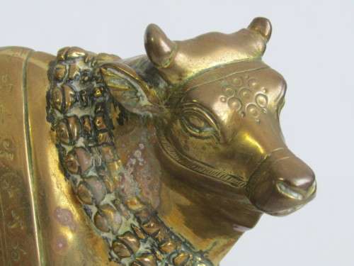 Vintage solid Indian Brass Cow ornament in excellent and aged condition, 18cm x 16cm and is 2kg